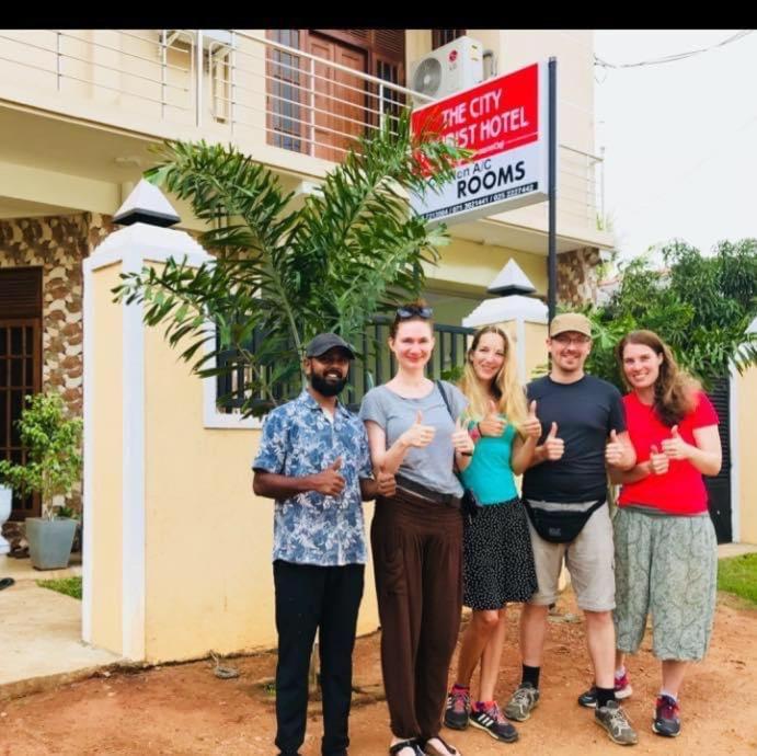 The City Tourist Hotel Anuradhapura Bagian luar foto