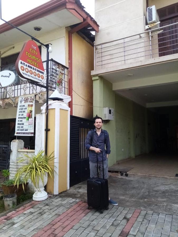 The City Tourist Hotel Anuradhapura Bagian luar foto