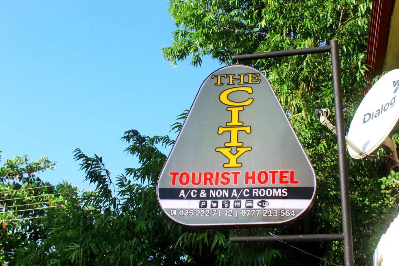 The City Tourist Hotel Anuradhapura Bagian luar foto