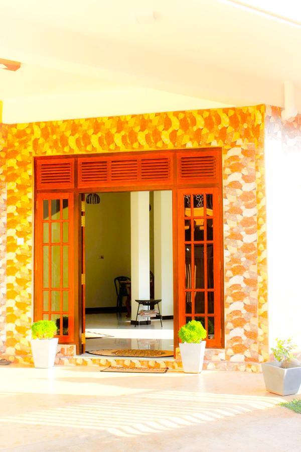 The City Tourist Hotel Anuradhapura Bagian luar foto
